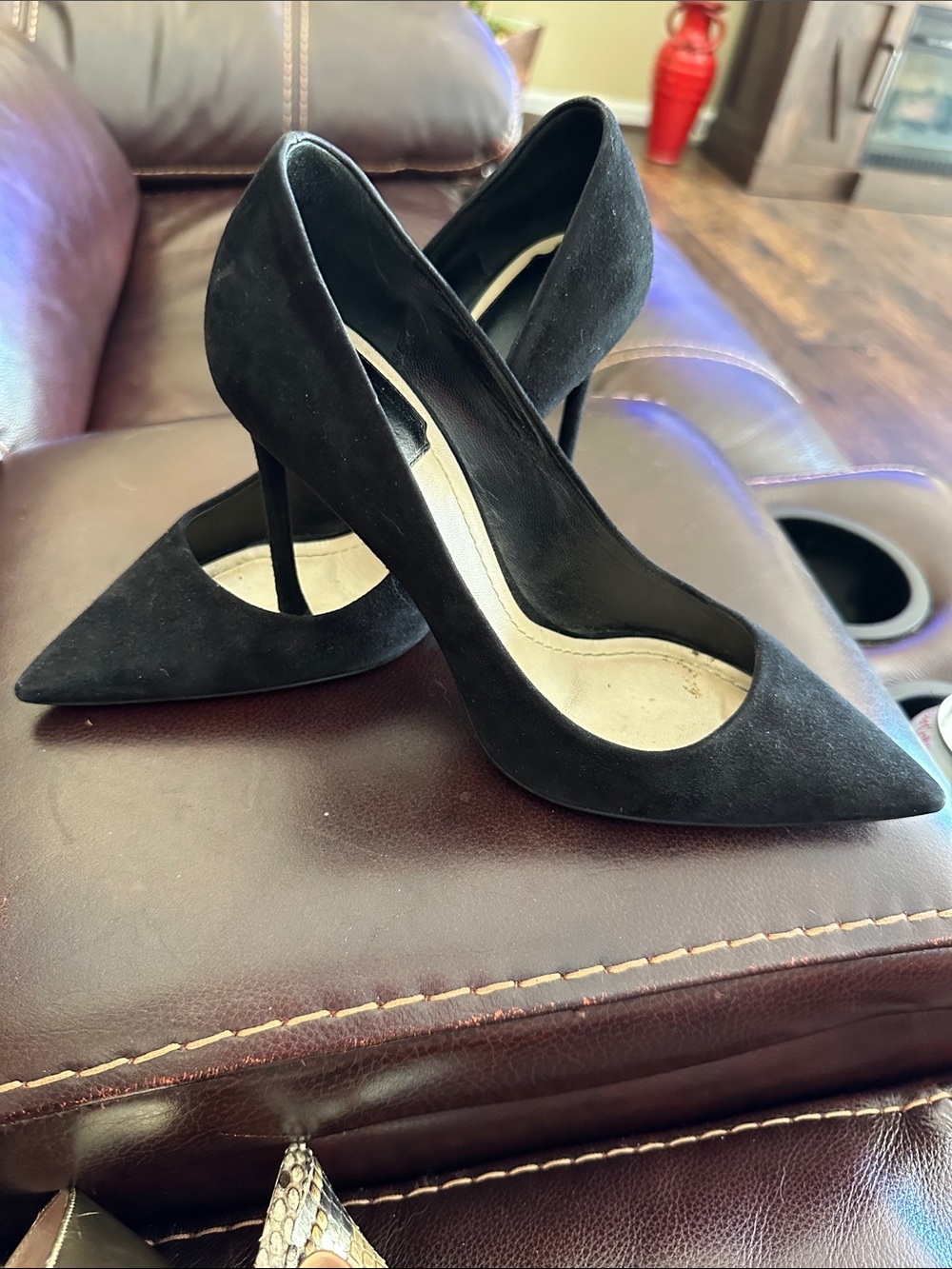Dior Black Pointed-Toe Suede Pumps - Picture 4 of 4